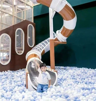 Didelio masto patalpų pramogų parkas paverčia saldainių įkvėptas fantazijas į...